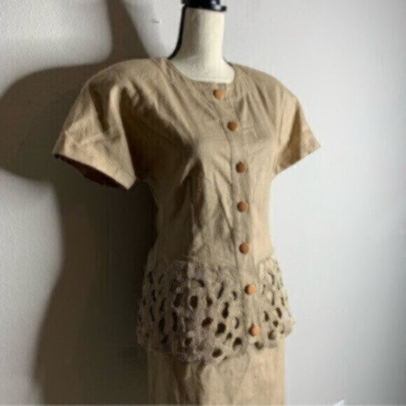 Pia Rucci Women’s Tan Vintage Two Piece Skirt Suit & Blazer Set - Picture 12 of 16